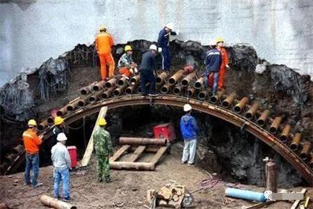 平湖隧道钢花管支护案例